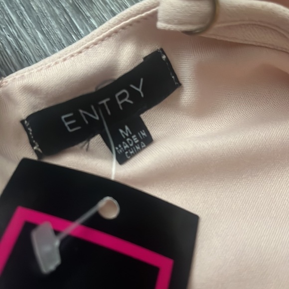 NWT. Entry brand dress blush-pink with floral patch details, size M - Picture 5 of 7
